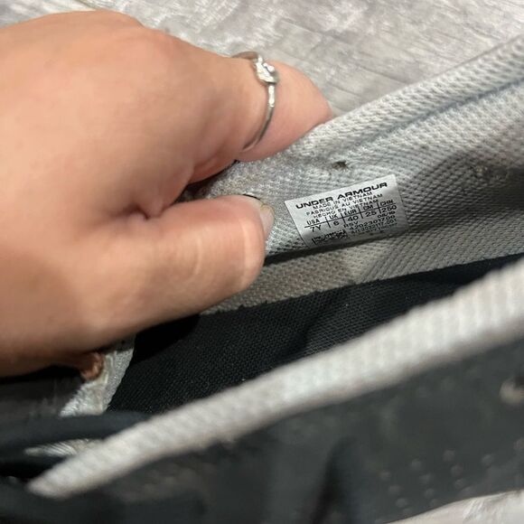 Under Armour sneaker | Youth 7 - Picture 2 of 4